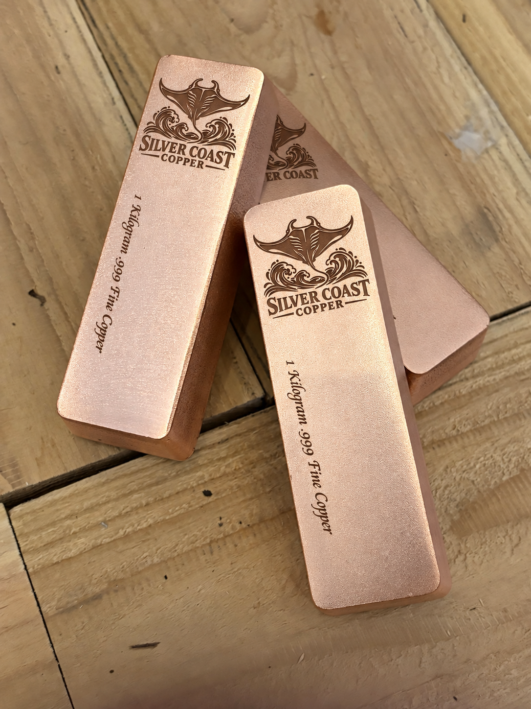 1 kilogram .999 fine copper manta ray logo bar in satin finish - three stacked satin bars