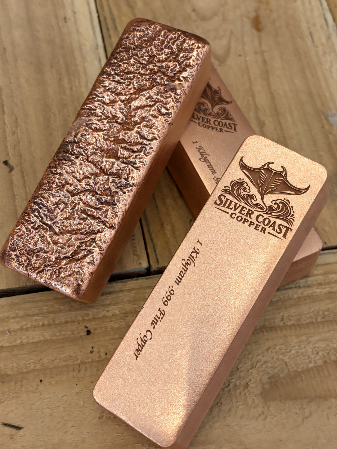 1 kilogram .999 fine copper manta ray logo bar in satin finish - bar beside the rough cast reverse