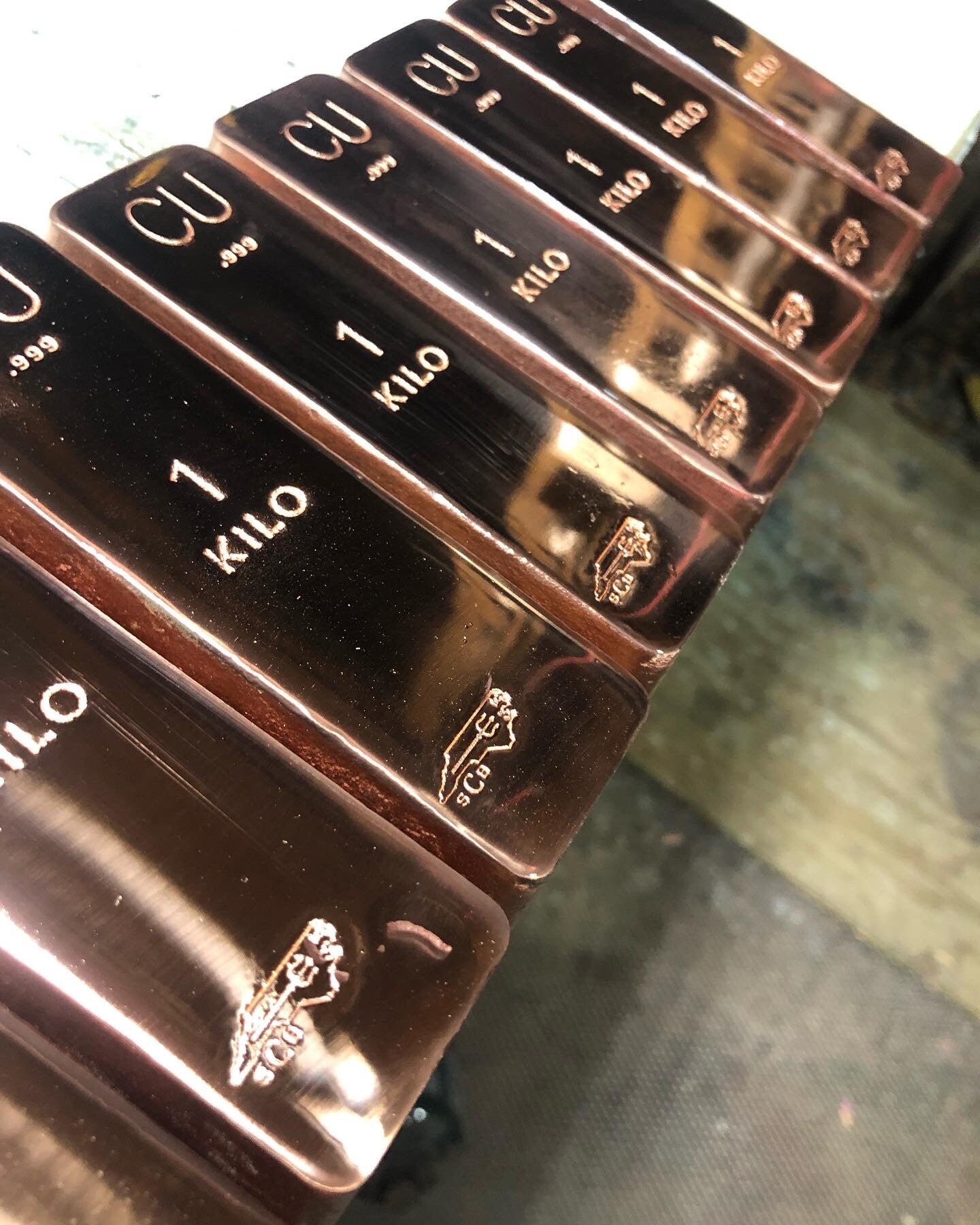 1 Kilogram .999 Copper Bar - Hi Polish Face
